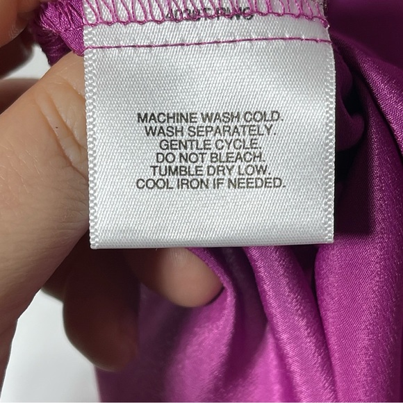 Apostrophe, Sleeveless Silky Blouse. Size Medium. In excellent condition! - Picture 5 of 5